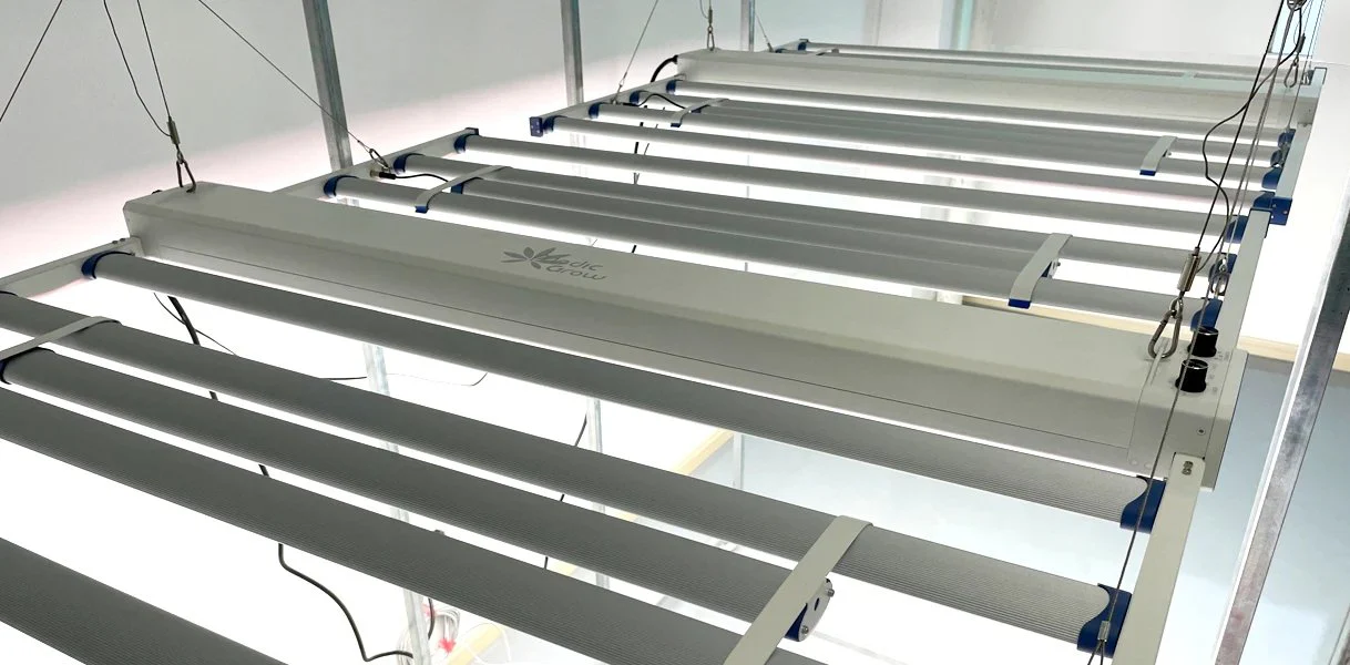 Medic Grow Spectrum X 880 Watt Full Spectrum LED Grow Lights - Image 8