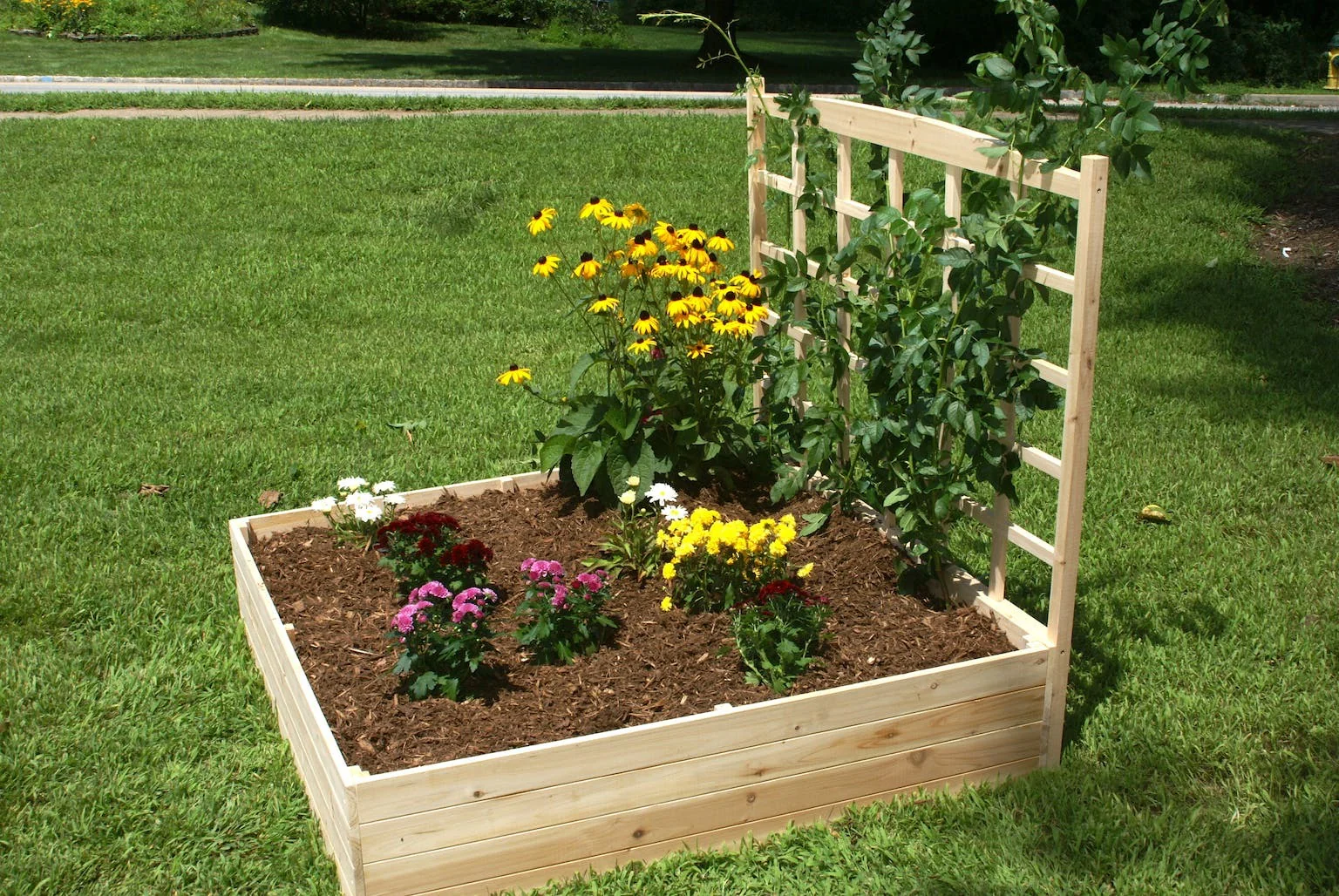 Riverstone Raised Garden Bed with Trellis (4FT x 4FT x 11IN) - Image 2