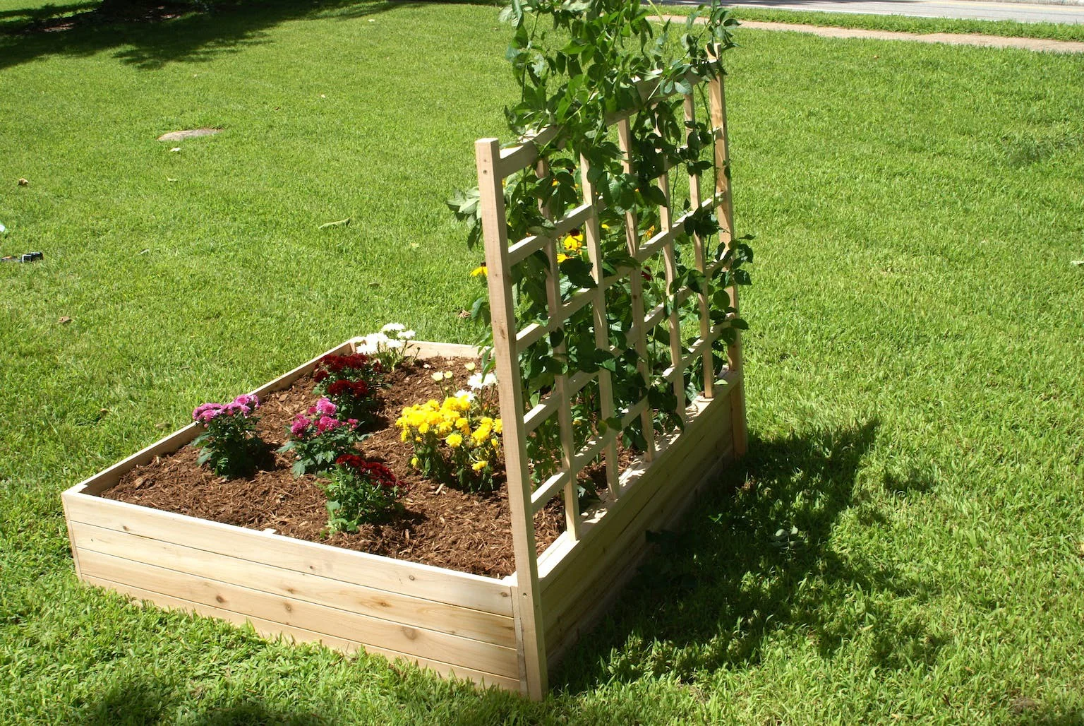 Riverstone Raised Garden Bed with Trellis (4FT x 4FT x 11IN) - Image 4